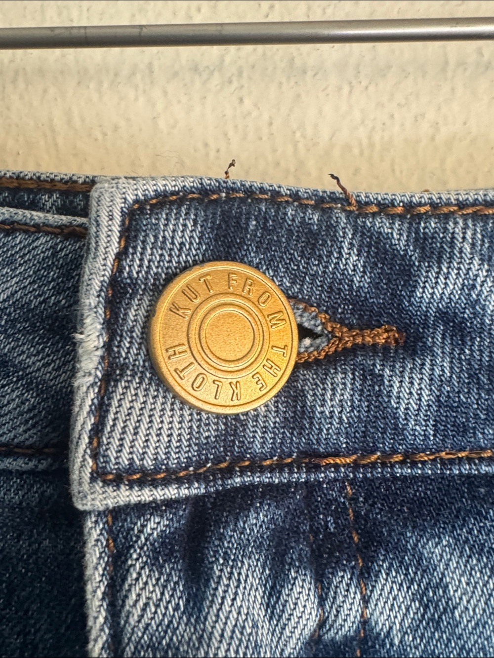 Kut from the Kloth- Classic Straight Leg women's Jeans - Light Blue - Picture 2 of 6